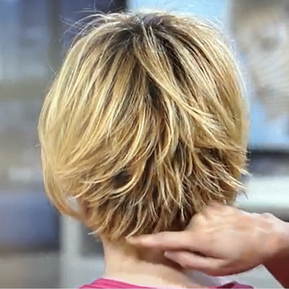 Hairdo Textured Fringe Bob Wig in Glazed Hazelnut Brand New(READ) - Picture 2 of 15
